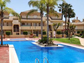 The hideaway a 2 bed ground floor apartment a few steps from the pool on Albatros Los Alcazares AC and Fast wifi
